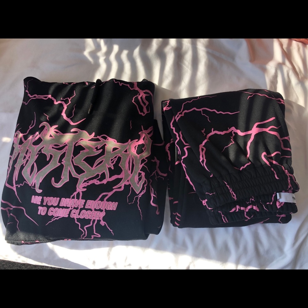 Adika lightening sweatshirt and sweatpants